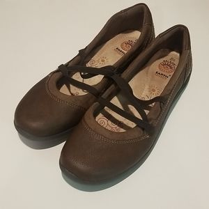Earth Spirit brown shoes, 8.5 size